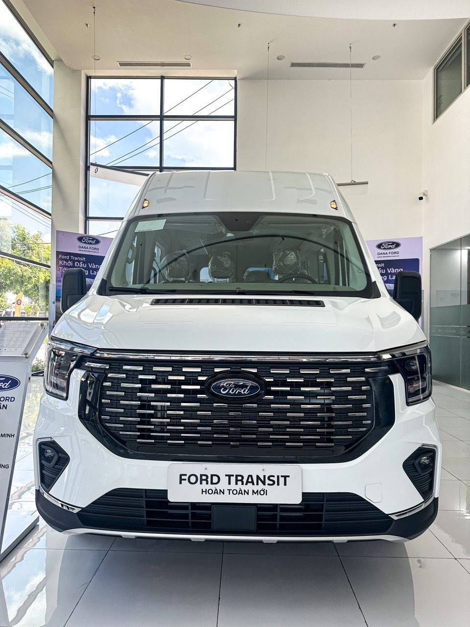 Ford Transit Premium 16 Chỗ