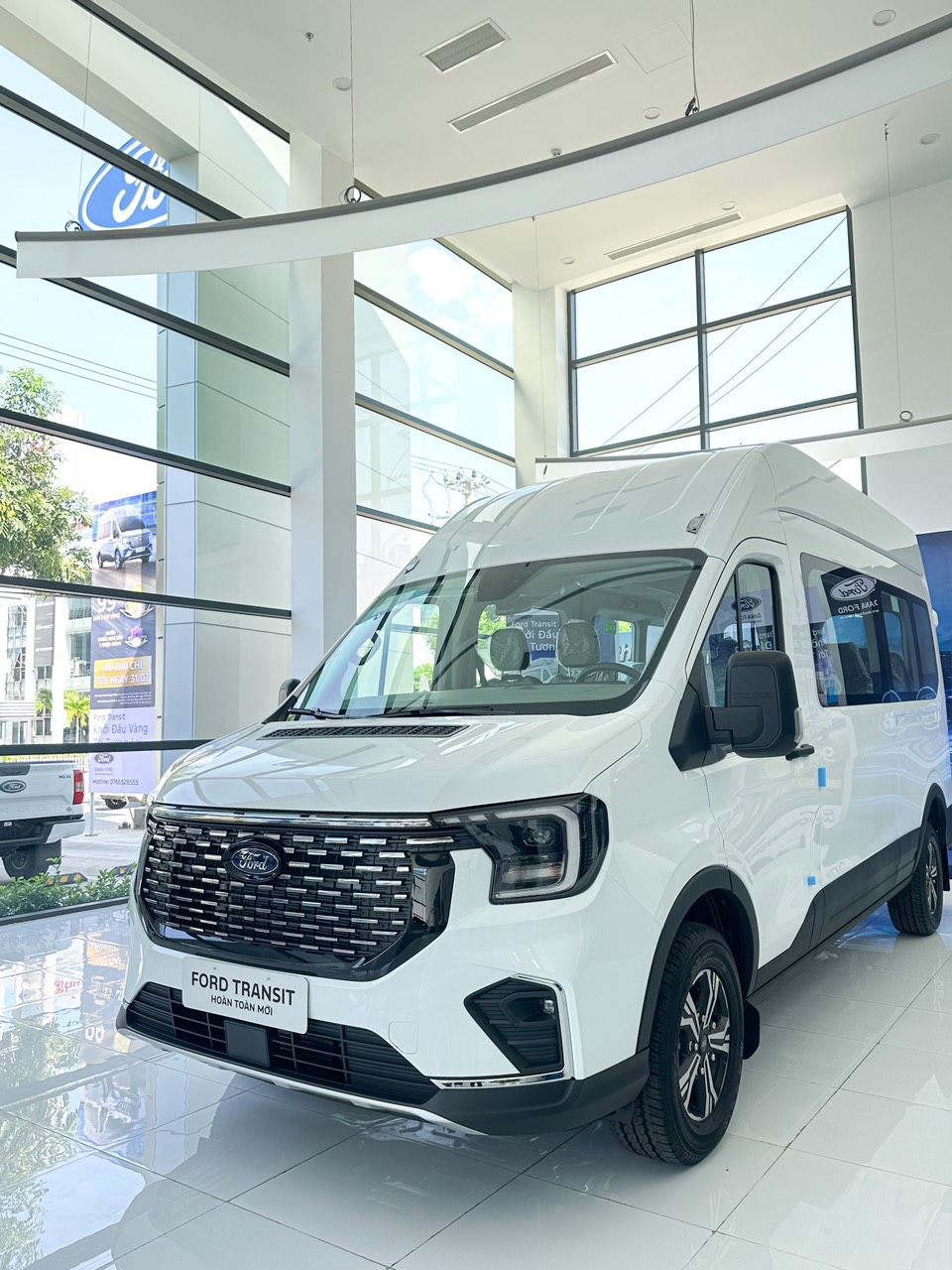 Ford Transit Premium 16 Chỗ