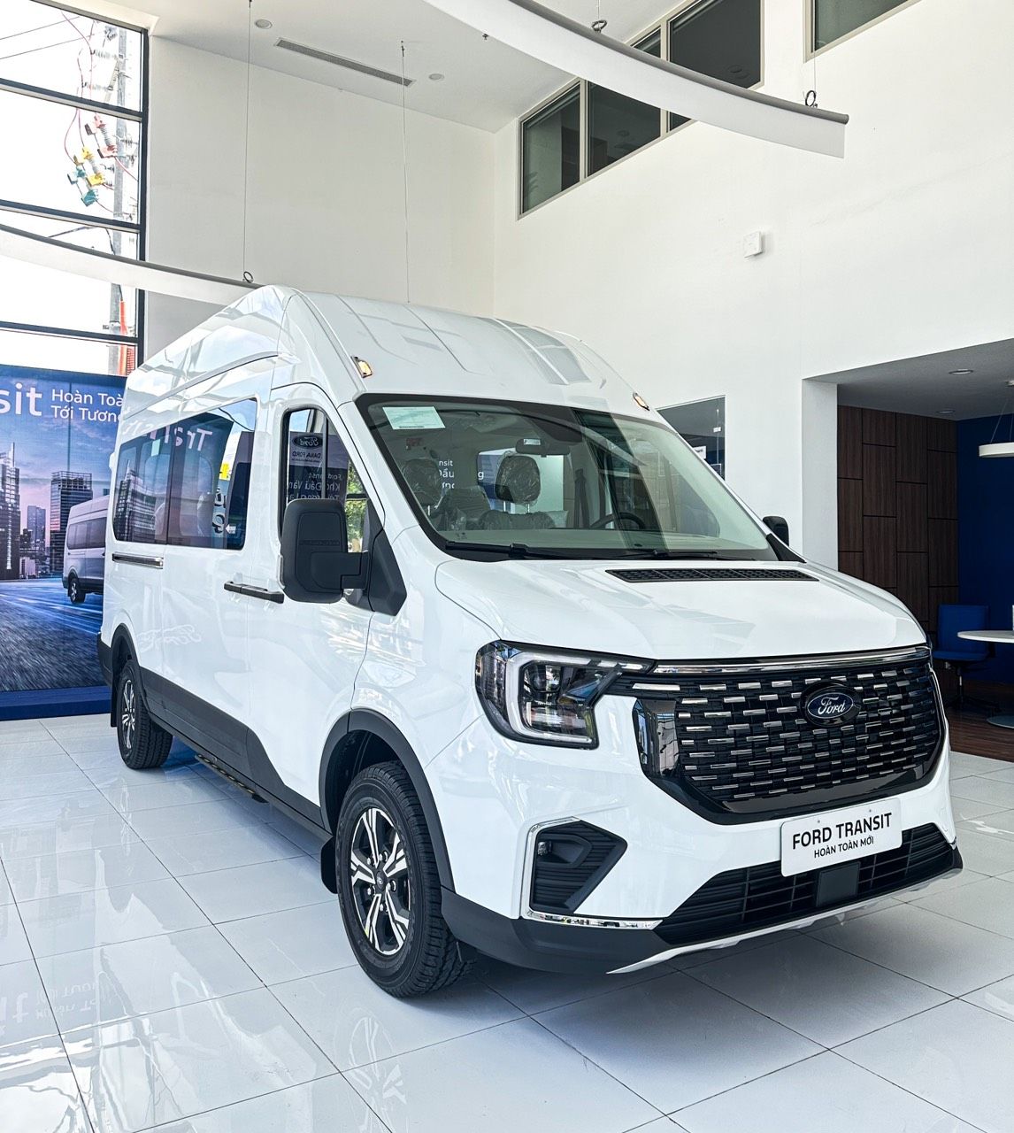 Ford Transit Premium 16 Chỗ